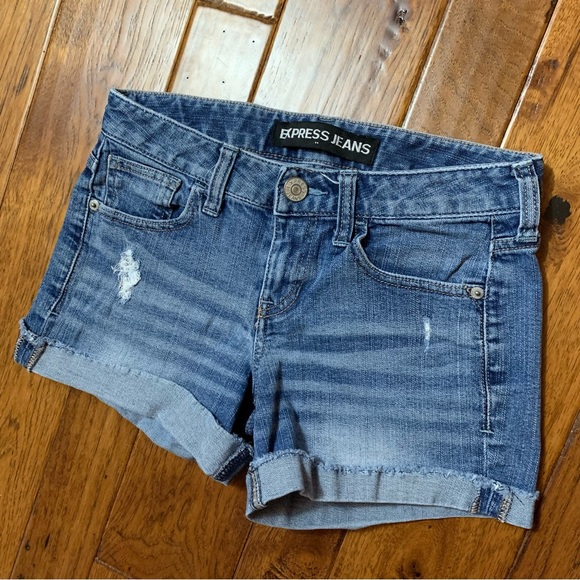 Express Jeans Outlet | medium wash distressed shorts | Sz 0 - Picture 2 of 11